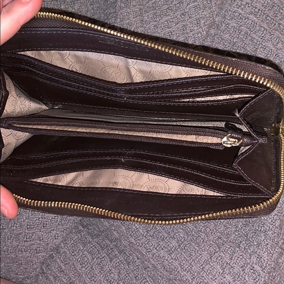 Michael Kors Wallet - Picture 4 of 6